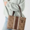 Noelle Shopper